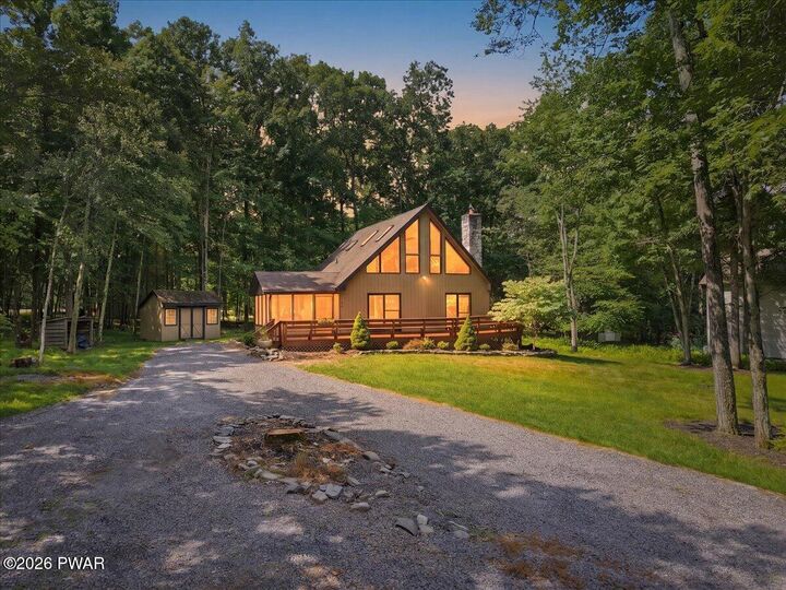 Property Photo:  206 Oakenshield Drive  PA 18371 