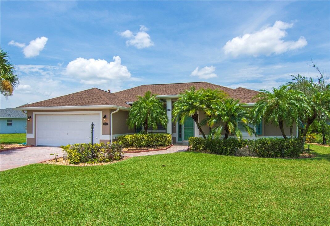 Property Photo:  1025 Southlakes Way SW  FL 32968 