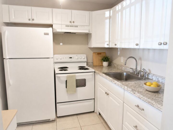 Property Photo: 214 Berkshire K FL 33417