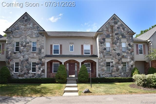 Property Photo: 1635 Huntington Park A MI 48309
