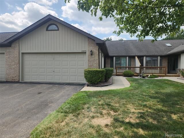 Property Photo:  33919 Oakwood Drive  MI 48312 