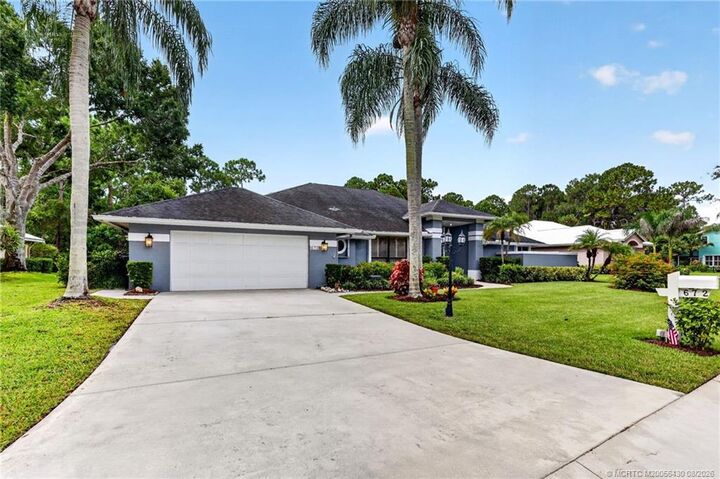 Property Photo:  672 SE Pin Oak Terrace  FL 34997 