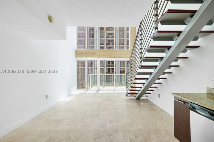 Property Photo:  41 SE 5th St 906  FL 33131 