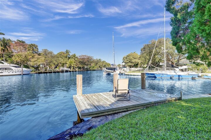 Property Photo:  1321 Mandarin Isle  FL 33315 