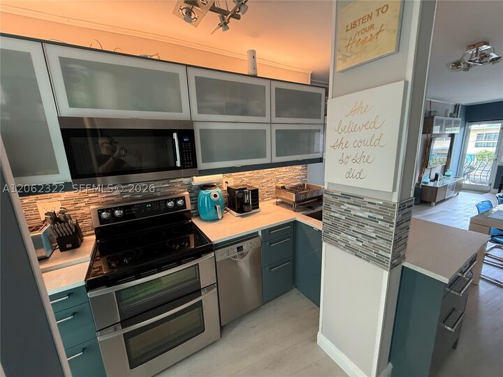 Property Photo:  3250 NE 28th St 212  FL 33308 