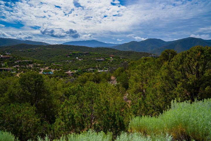 Property Photo: 850 Vista Canada Lane NM 87501