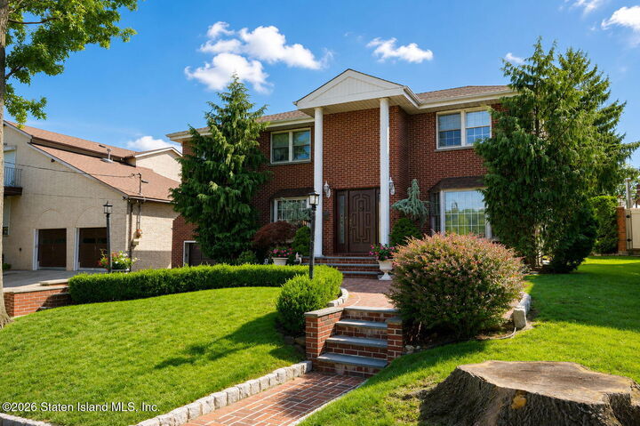 Property Photo:  135 Overlook Terrace  NY 10305 