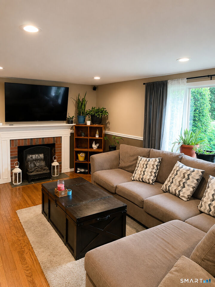 Property Photo:  7 Thomas Drive  CT 06076 