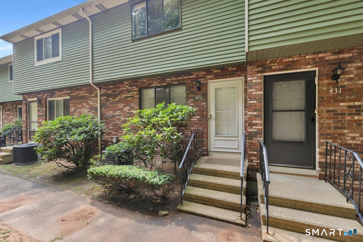 Property Photo:  423 Churchill Drive 423  CT 06111 