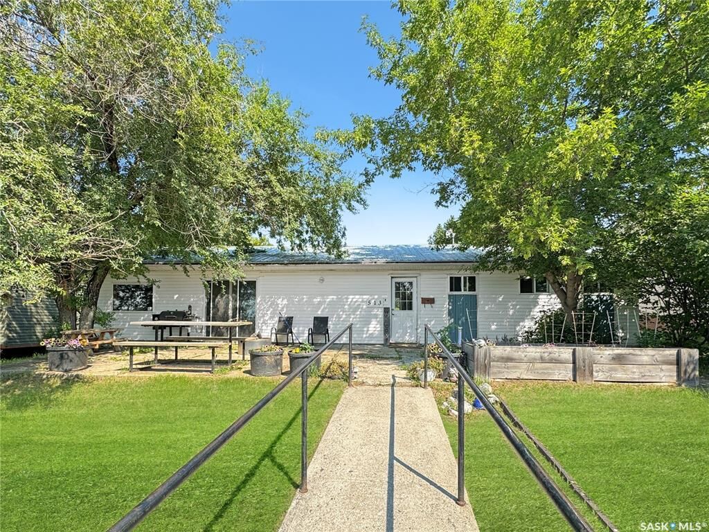 Property Photo: 513 Main Street SK S0M 2Y0