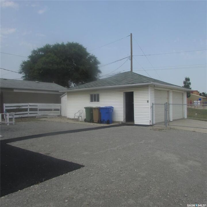 Property Photo: 1240 10th Avenue E SK S4N 0J2