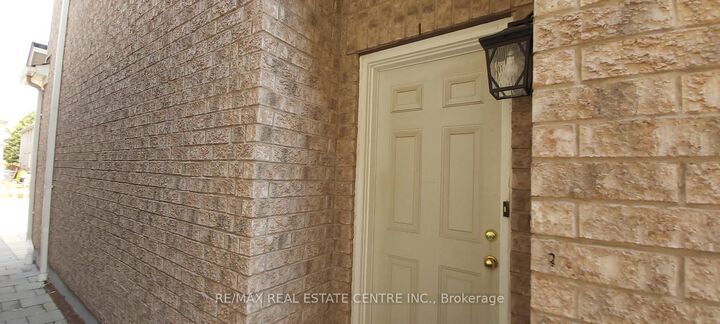 Property Photo: 5926 Sidmouth Street Bsmt ON L5V 2Z3