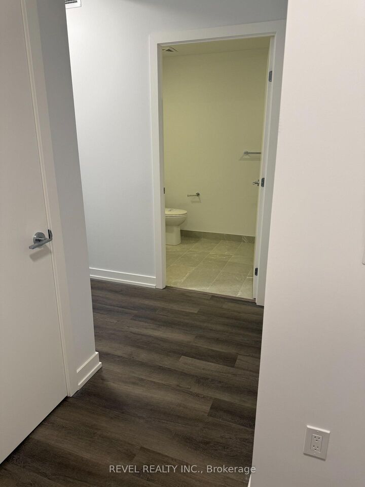 Property Photo:  5 Meadowdale Rd Avenue S 516  ON L4K 0C7 