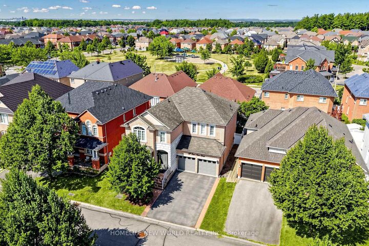 Property Photo: 32 Casa Nova Drive ON L4H 3A1