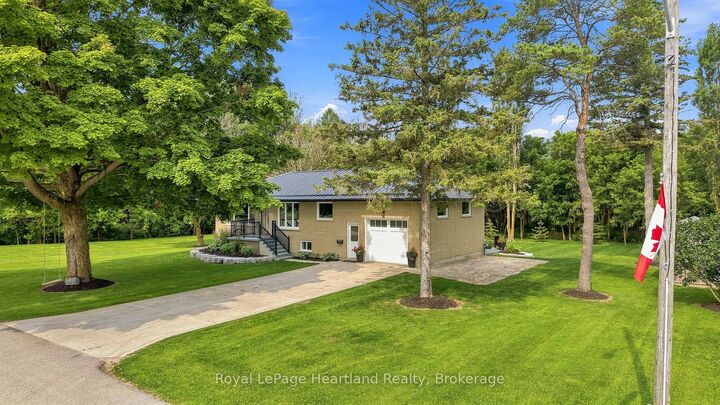 Property Photo:  20 Queen Street W  ON N0G 1M0 