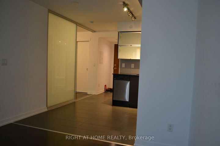 Property Photo: 170 Fort York Boulevard 207 ON M5V 0E6