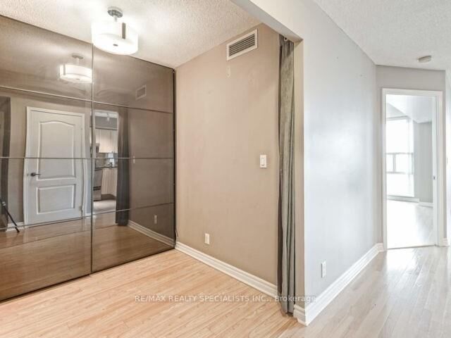 Property Photo:  1 Elm Drive 1801  ON L5B 4M1 