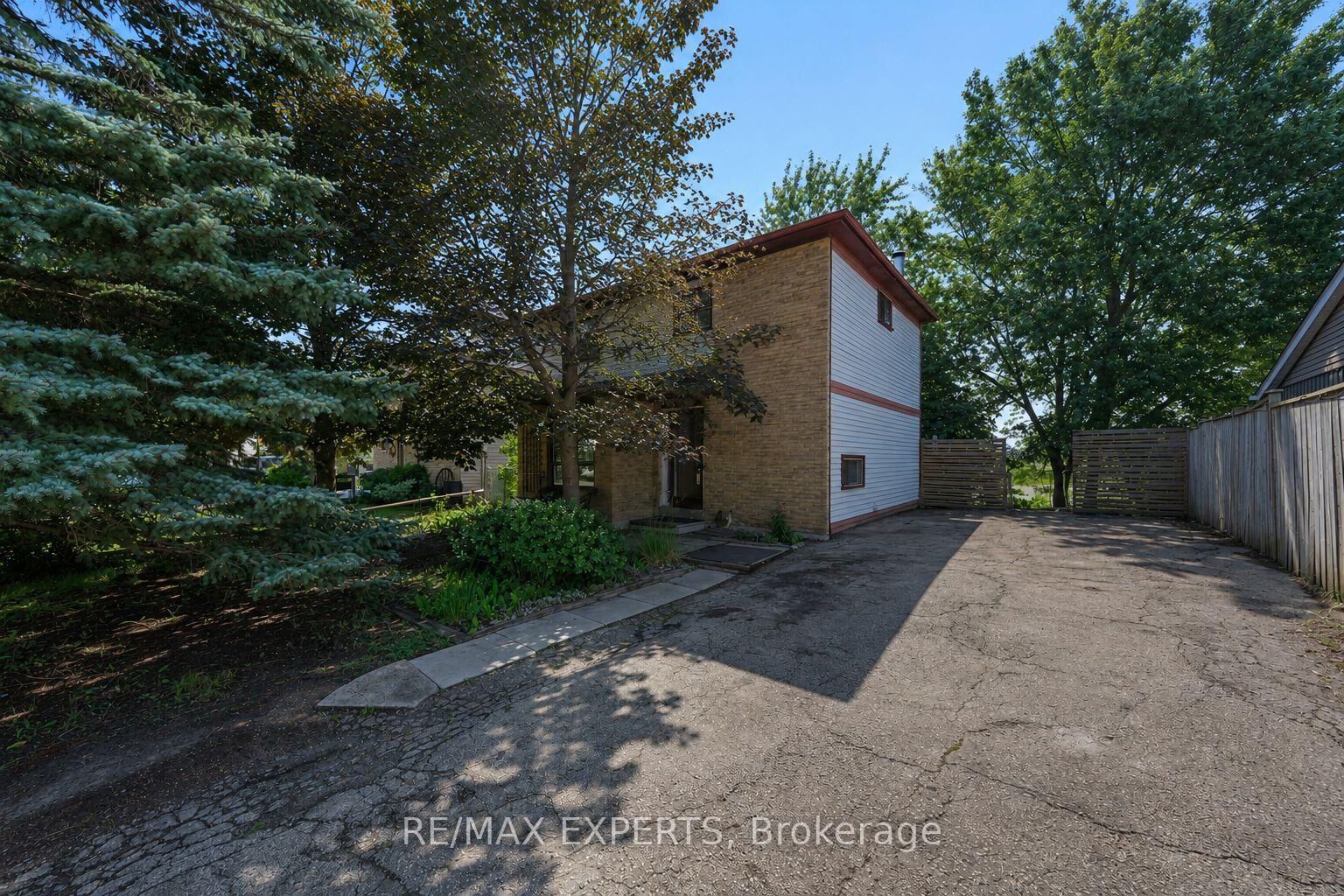 Property Photo: 74 Downey Drive ON L7E 2B8