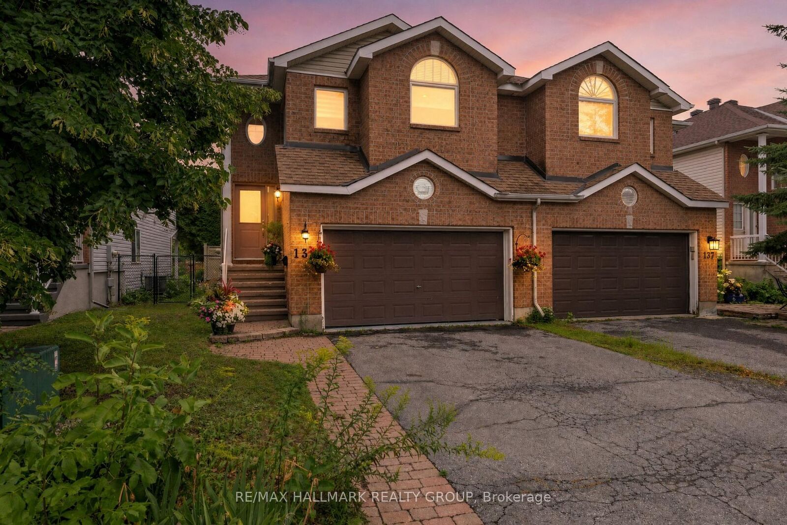 Property Photo: 139 Castle Glen Crescent ON K2L 4G9