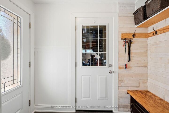 Property Photo: 37 Rushmore Crescent ON L6Z 1R1