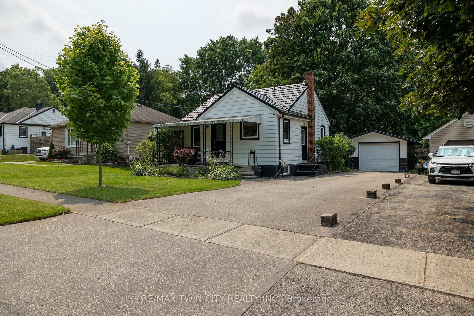 Property Photo:  260 Robinson Street  ON N4S 3B9 