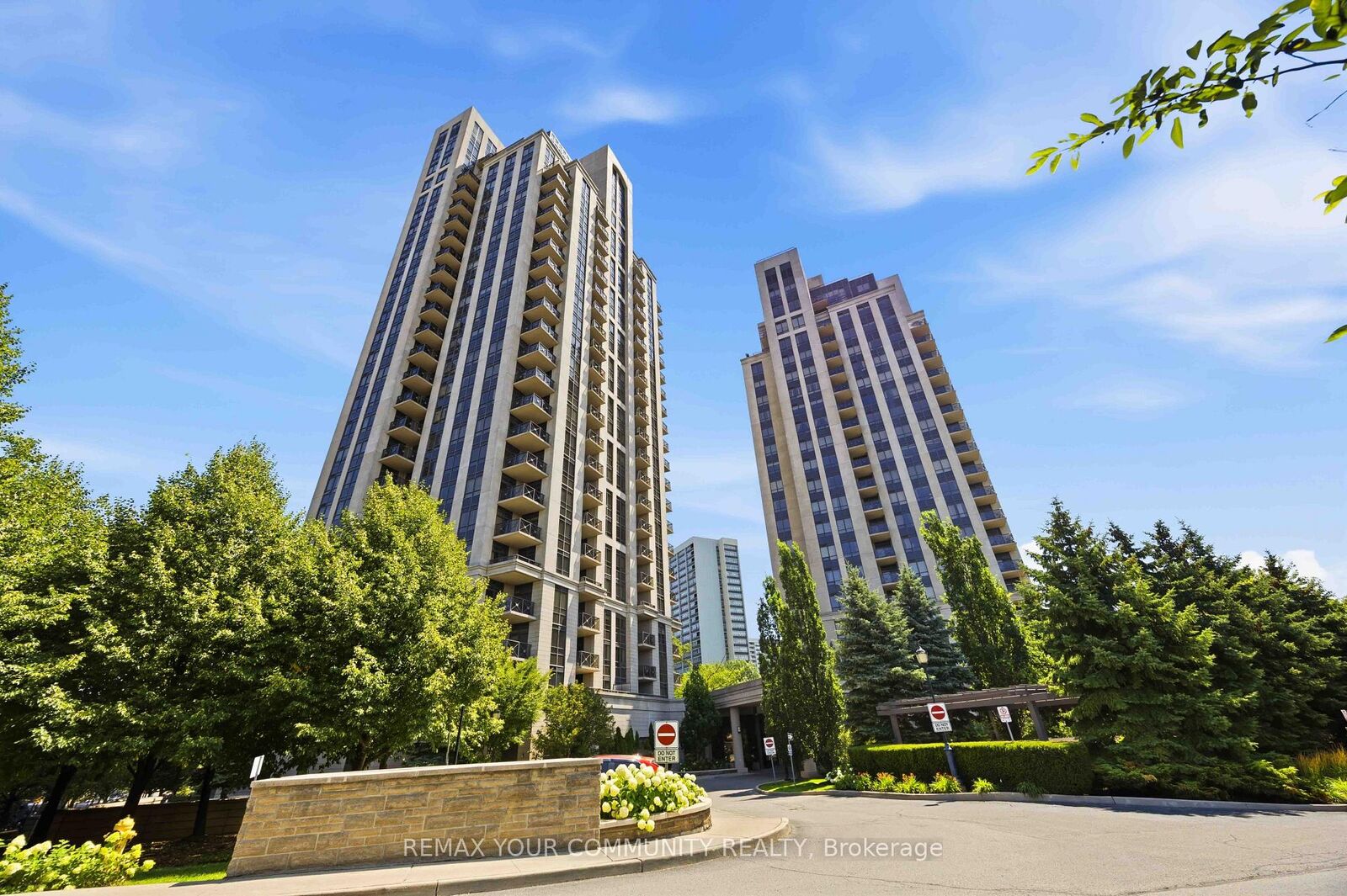 Property Photo: 133 Wynford Drive 1807 ON M3C 0J5