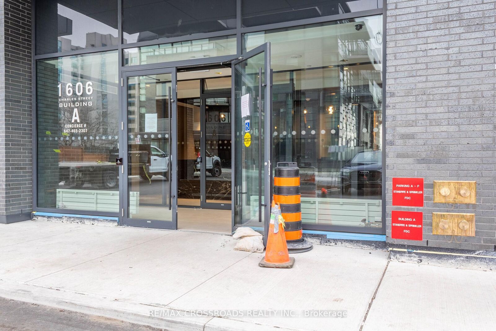 Property Photo:  1606 Charles Street 205  ON L1N 0P1 