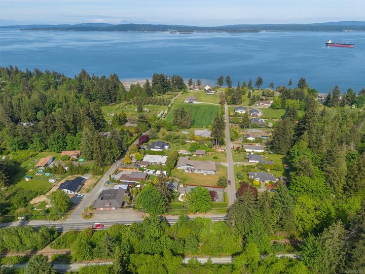 Property Photo: 3475 Seacloud Rd BC V0R 1K2