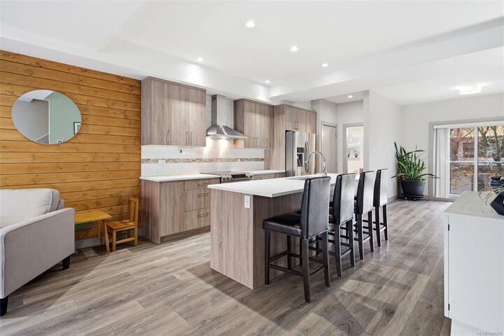 Property Photo:  687 Strandlund Ave #103  BC V9B 3G2 