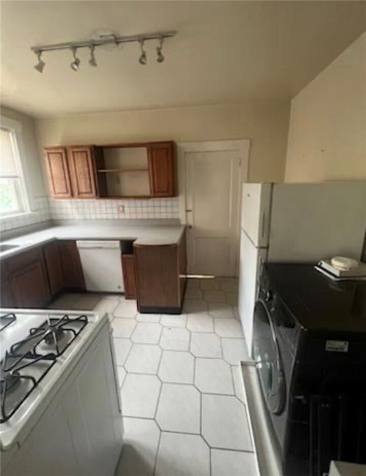 Property Photo: 143 The Blvd PA 15210