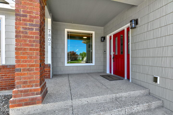 Property Photo: 7802 Easy St WA 98903