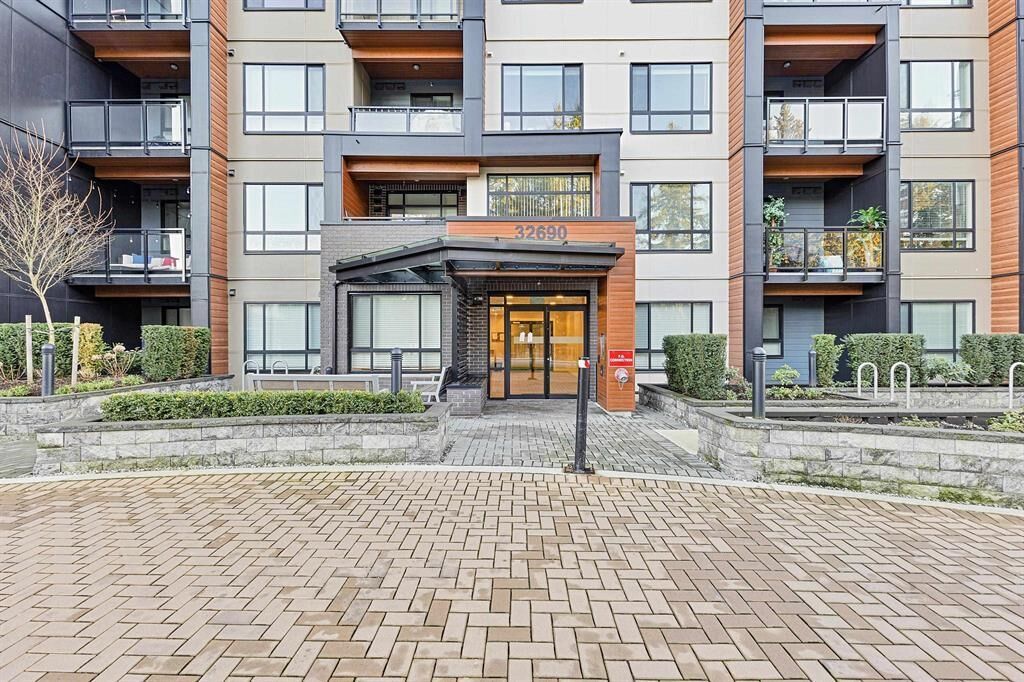 Property Photo: 32690 14 Avenue 107 BC V2V 0K5