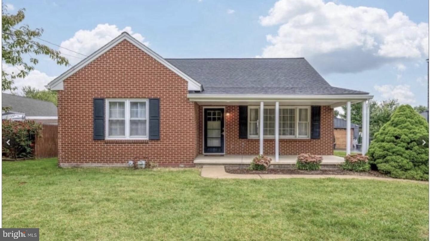 Property Photo:  923 Rohrerstown Road  PA 17601 