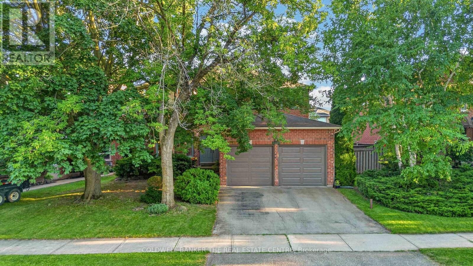 Property Photo: 2040 Markle Drive ON L6H 3T3