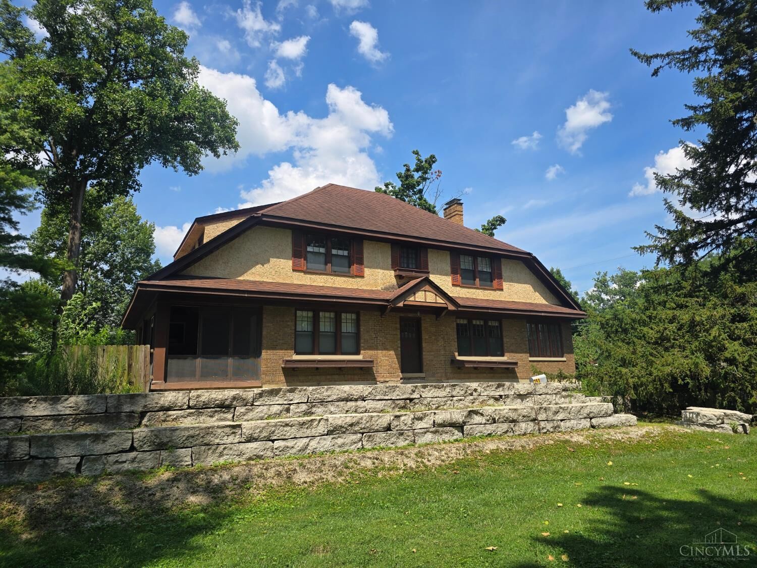 Property Photo:  751 Springfield Pike  OH 45215 