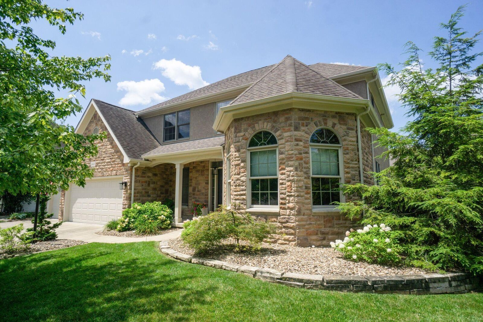 Property Photo:  8069 Saybrook Drive  OH 43082 