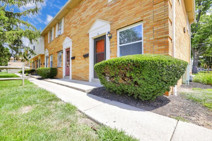 Property Photo:  1746 Pine Tree S Street  OH 43229 