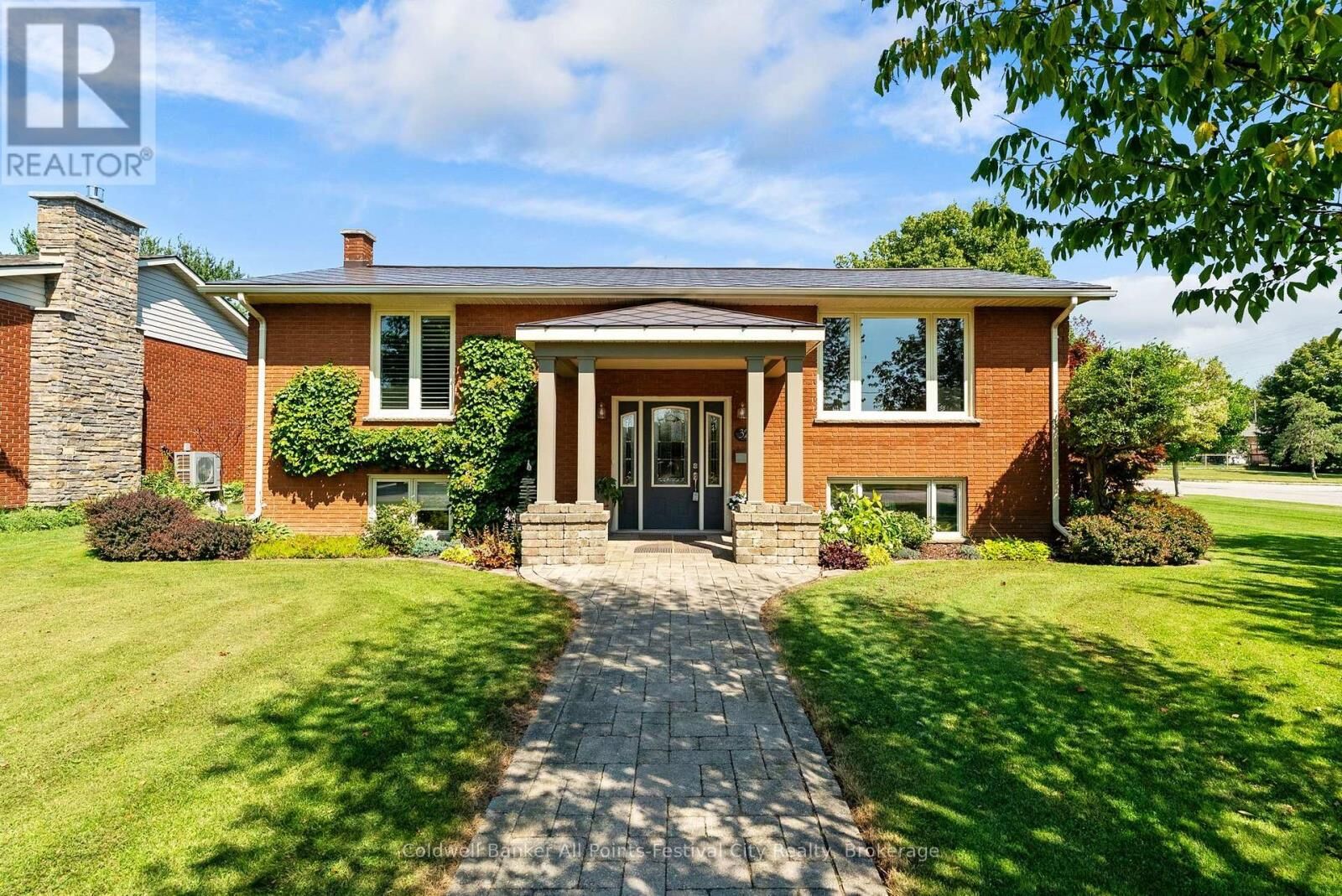 Property Photo:  323 Warren Street  ON N7A 4G1 
