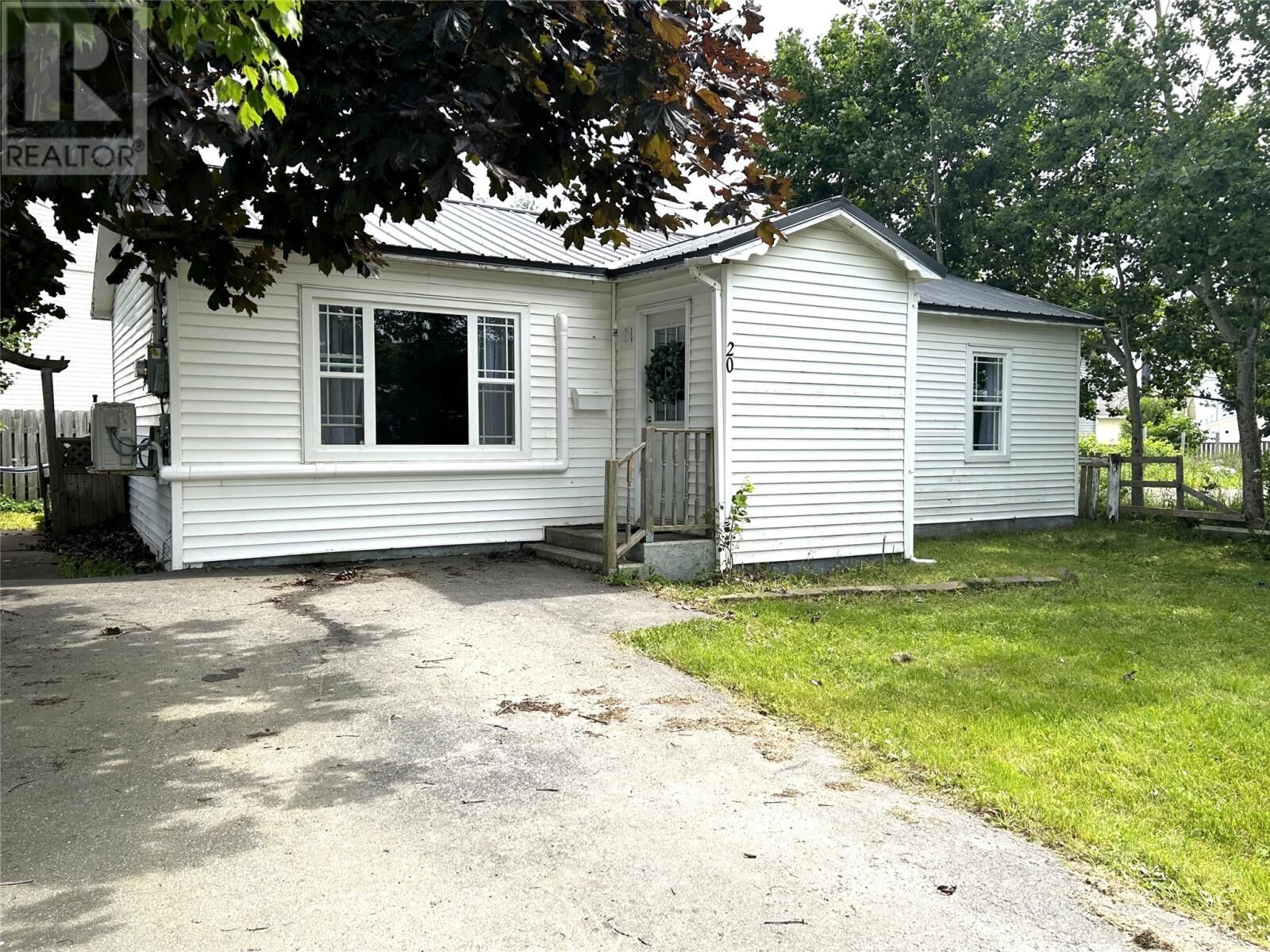 Property Photo:  20 Sherwood Place  NL A2N 1J3 