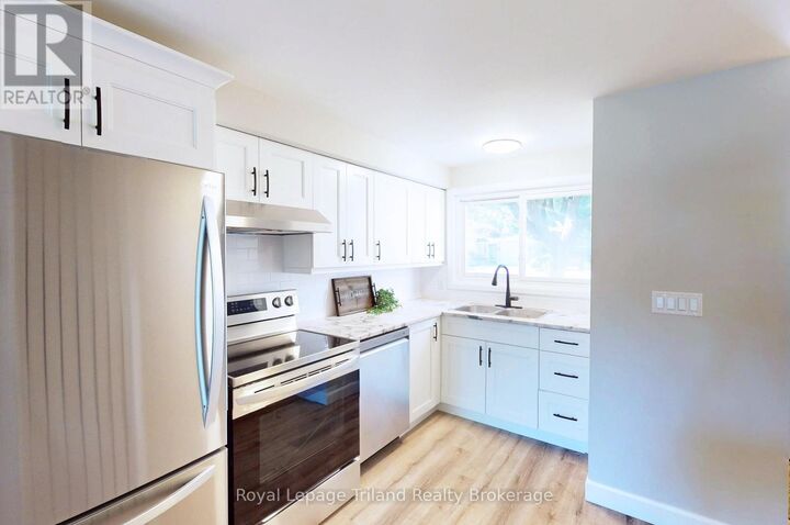 Property Photo:  648 Brant Street  ON N4S 5J8 