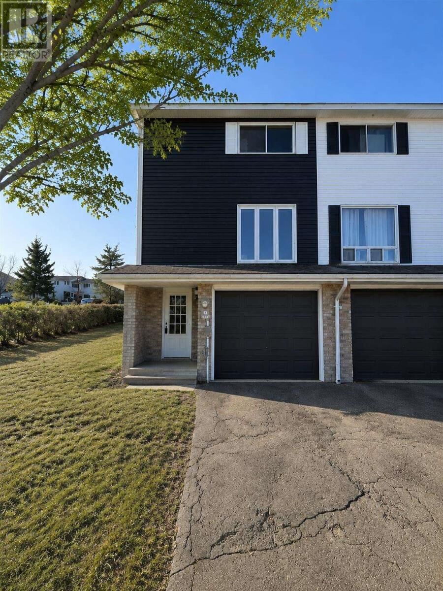 Property Photo: 11 Forest Pl ON P5A 3C5