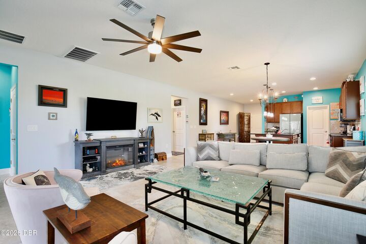 Photo de la propriété:  5529 Estero Loop  FL 32128 