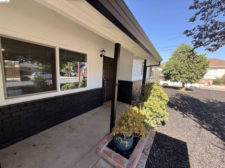 Property Photo: 211 Bart Ave CA 94509