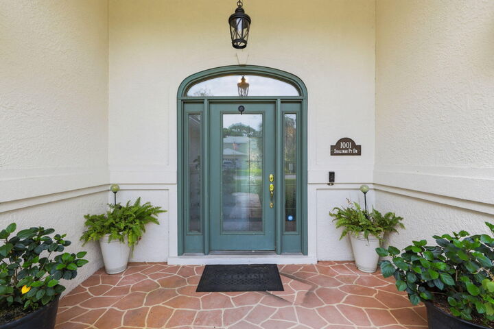 Property Photo:  1001 Shalimar Point Drive  FL 32579 