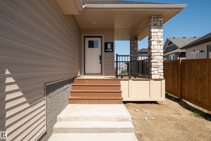 Property Photo: 8 Darby Crescent AB T7X 0W9