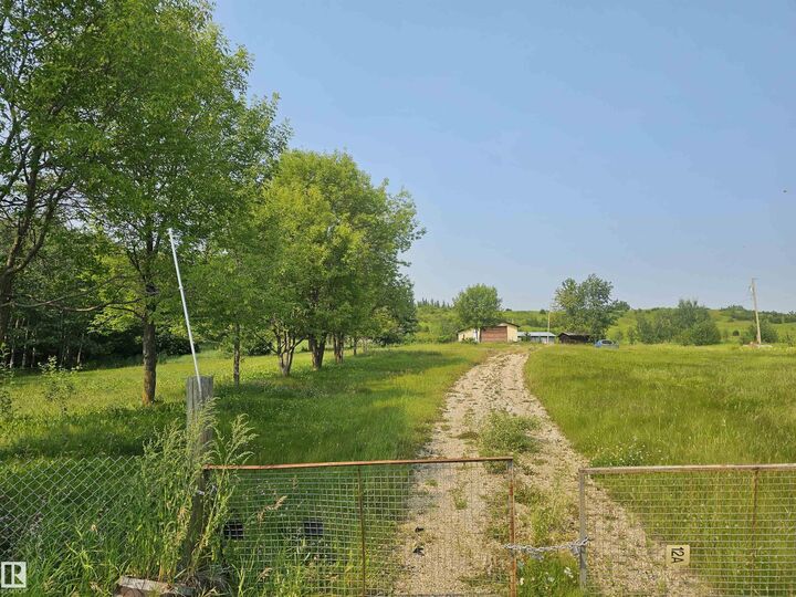 Property Photo: 1532 Twp Road 544 AB T0E 1V0
