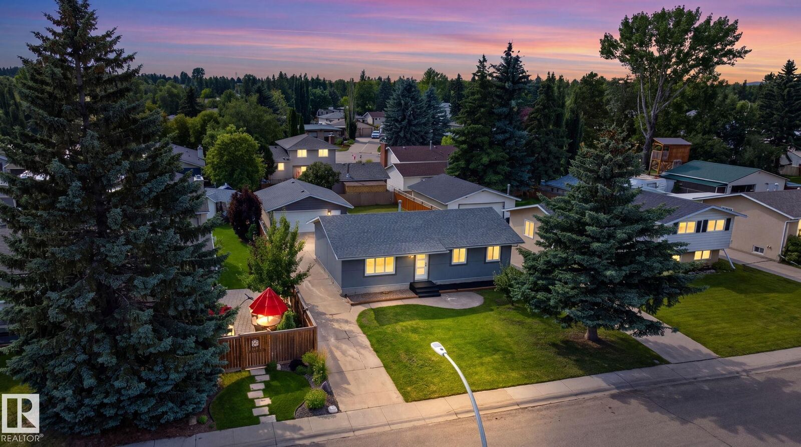 Property Photo:  4 Glacier Crescent  AB T8A 2Y2 