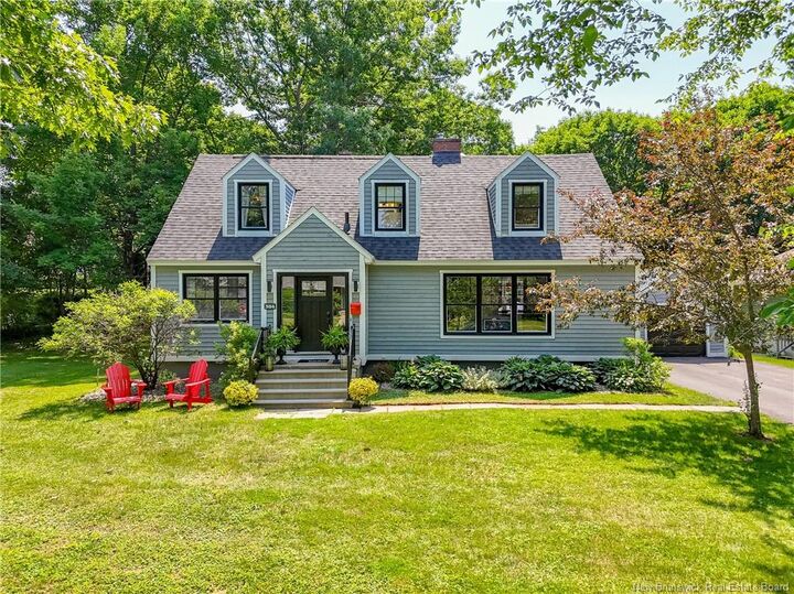384 Parkhurst Drive — photo 1