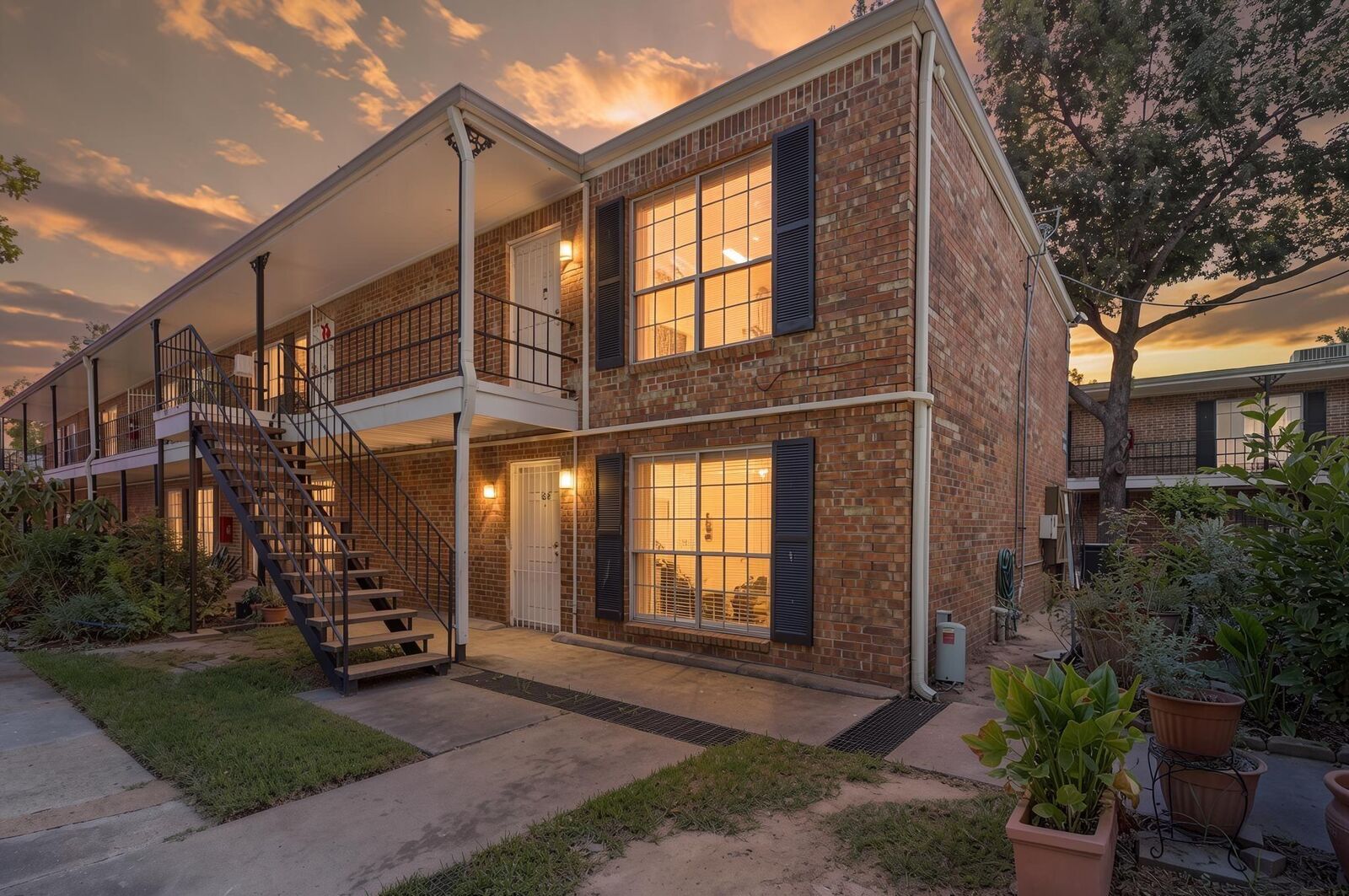 Property Photo: 6305 Westward Street 189 TX 77081
