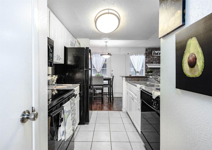 Property Photo:  8003 Woodway Drive 10B  TX 77063 
